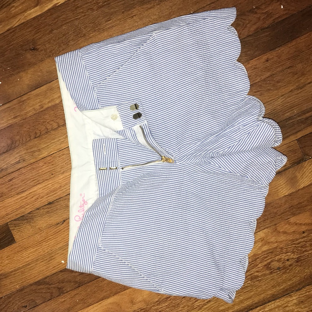 Lilly Pulitzer size 2 seersucker scalloped shorts